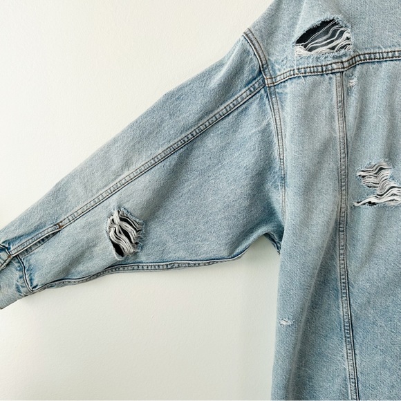 AE Oversized Boyfriend Denim Jacket Distressed Light Wash Women’s Size Small - Picture 12 of 15